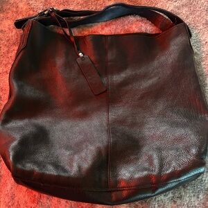 Elegant Black Leather Men's Bag